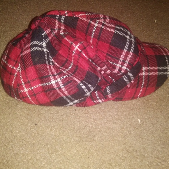 A hat - Picture 3 of 3